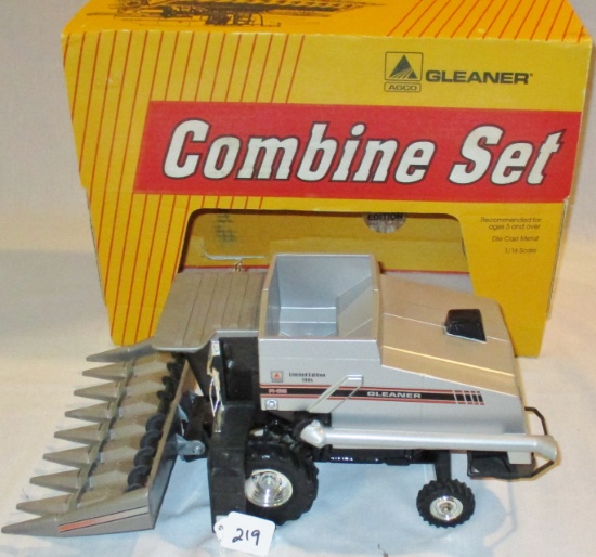Gleaner R62 combine