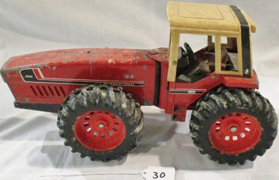 IH 3588 tractor