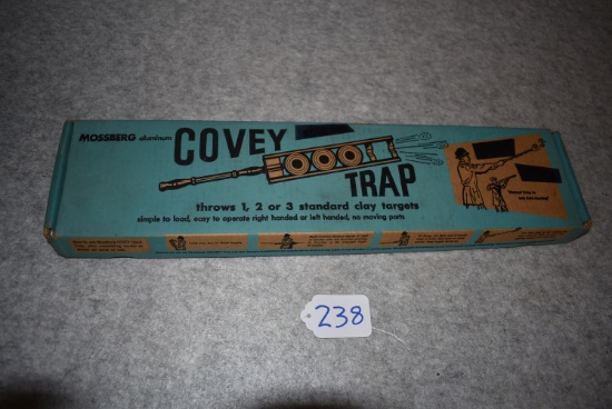 Mossberg – Aluminum Covey Trap Mod. C1 – Throws Up to 3 Standard Clay Targets – w/Original Box & Man