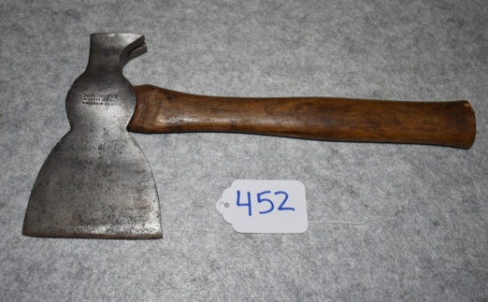 Winchester – No. F5331C Standard Claw Pattern Hatchet – Excellent Condition