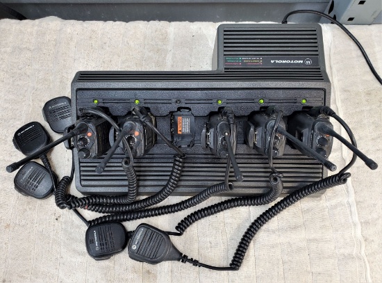 MOTOROLA HT750 Portable Two Way Radio