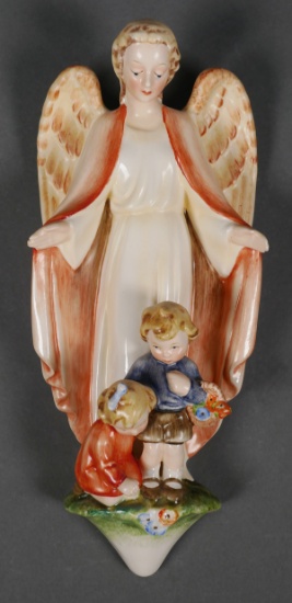 Hummel ANGEL w/ CHILDREN AT FEET 108 TMK2