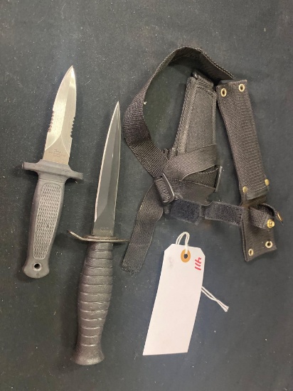 2 TACTICAL KNIVES (X1)