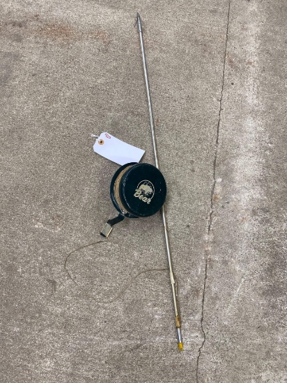 BEAR BOW FISHING REEL WITH ARROW