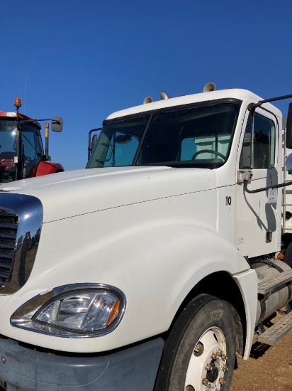 2007 Freightliner Truck
