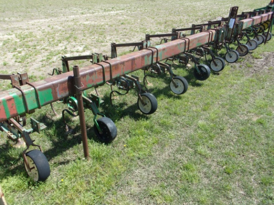 John Deere 10 row S-Tine Cult