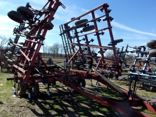 Case-IH Tigermate II apx 32' C-Shank Cult