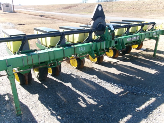 John Deere 8 row 30" row 3 bu hoppers Vacuum Planter
