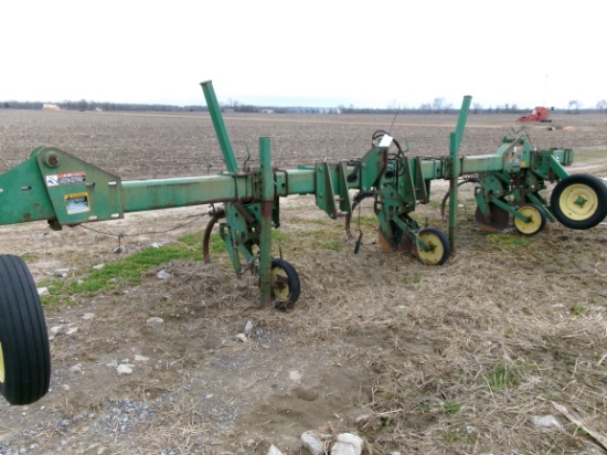 John Deere 4 row Layby Cult
