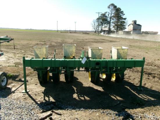 John Deere 7100 4 row Planter