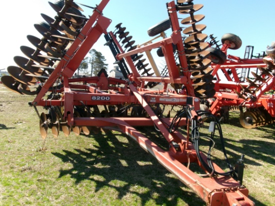 2011 mdl Krause 8200 apx 31' Disc