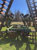 John Deere 630 apx 27.5' Disc