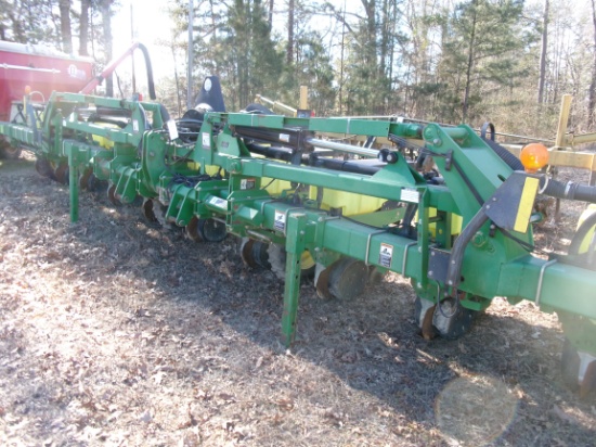 John Deere 1720 12 row 38" Stack Fold Vacuum Planter