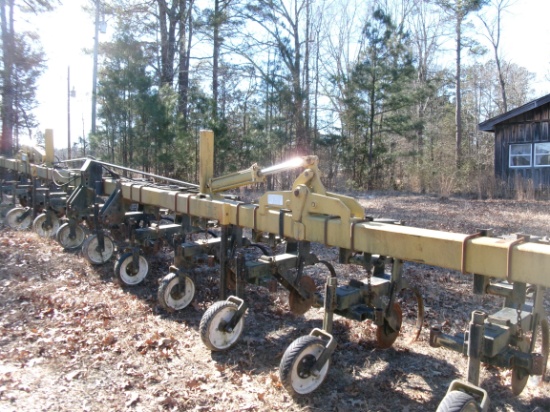 Landoll 12 row 38" hyd fold Cult