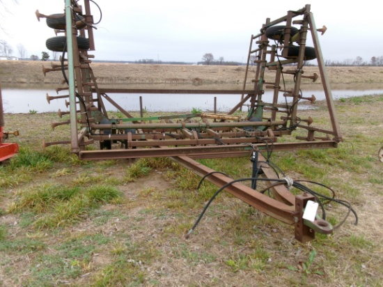 John Deere 1000 C-Shank Cult