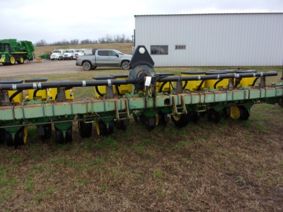 John Deere 7300 12 row 15" Row Rigid Vacuum Planter w/1.5 bu hoppers