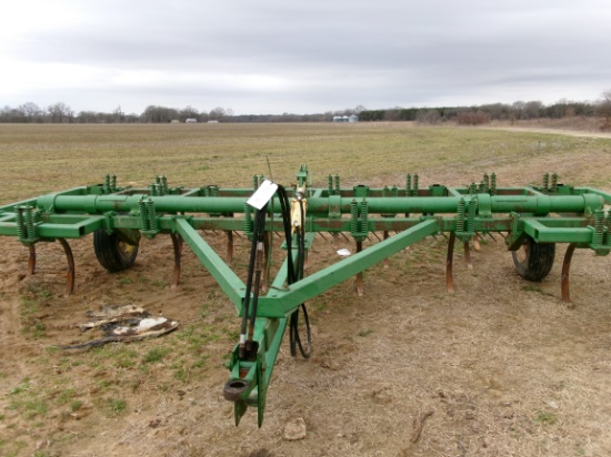 John Deere apx 20' Pull Type Chisel Plow w/coil tine harrows