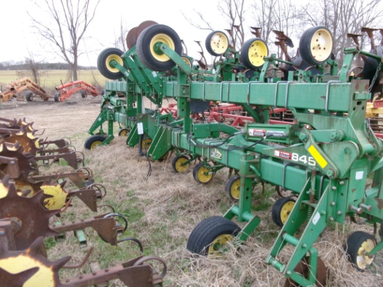John Deere 845 Flat Fold 16 row 30" S-Tine Cult - 5 shanks per row