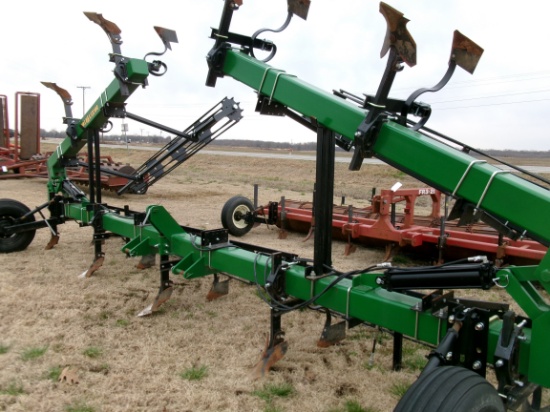 Dickeyvator apx 40' Hyd Fold Hipper Tumbler, double shank w/round bar tumblers, #BF-13859