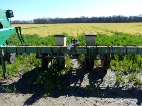 John Deere 2 row 7100 Planter
