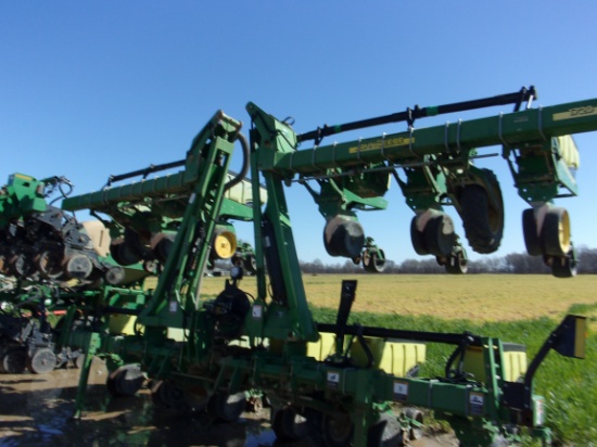 John Deere 1720 12 row 38" stack fold Vacuum Planter w/3 bu plastic hoppers, #750409