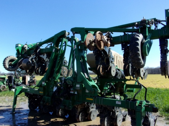 Great Plains 3PYP124TR 38 twin row stack fold Planter w/Central Delivery System, #A1003S