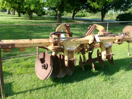Amco 3 pt Levee Disc w/Hyd Gangs