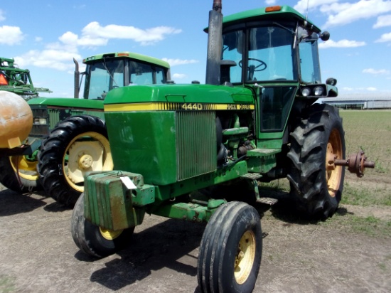 John Deere 4440 Tractor, Power Shift, #002375R
