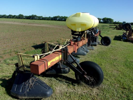 Dickey 8 row wide Hyd Fold Bullet Hood Sprayer w/Apx 300 Gal Poly Tank