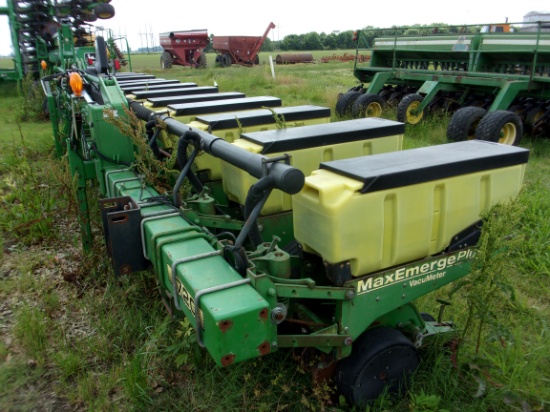 John Deere 1720 12 row 30" Stack Fold Vacuum Planter w/3bu Plastic Hoppers, #R690480