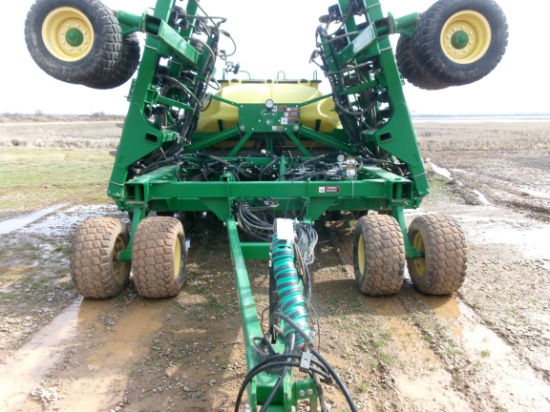 John Deere 1990 apx 30' Hyd Fold Air Drill