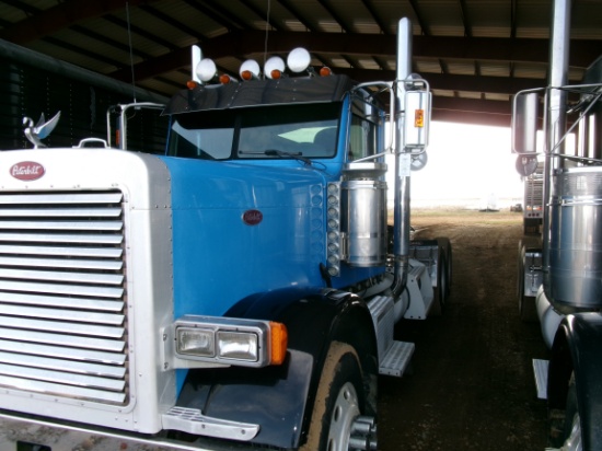 2005 Peterbilt mdl 379 Ext Cab Conv Tandem Axle Day Cab