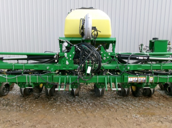 John Deere mdl DR16 16 row 30" Stack Fold Hi Speed Precision Planter