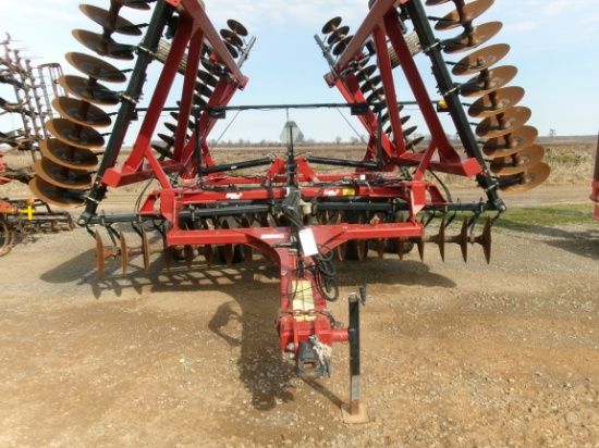 Case-IH 345 apx 34', 9" space, Disc, late model