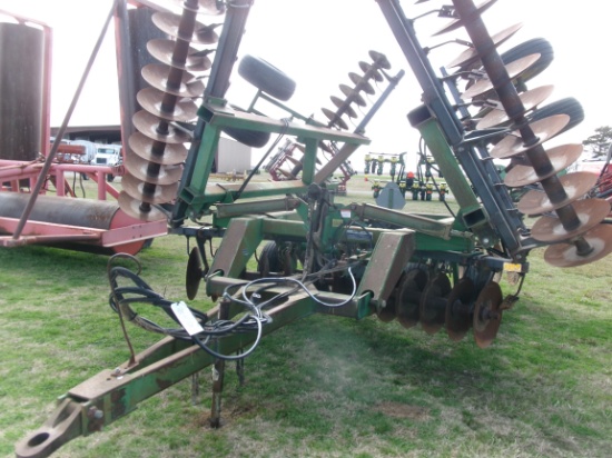 John Deere 630 apx 28' Disc