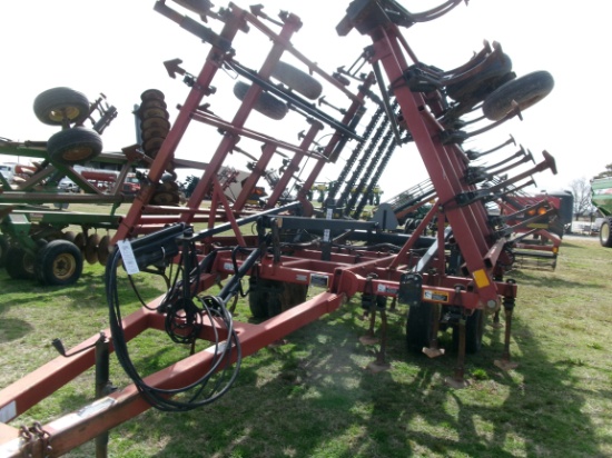 Case-IH Tiger-Mate II apx 28' C-Shank Cultivator