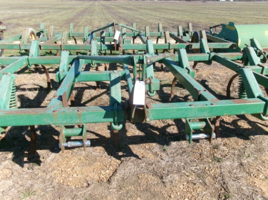 John Deere 1600 3 pt 16 shank Subsoiler