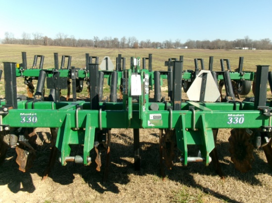 Unverferth mdl 330 8 row 30" In-Line Ripper Stripper w/extensions