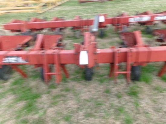 Case-IH mdl 1830 8 row 30" S-Tine Cult