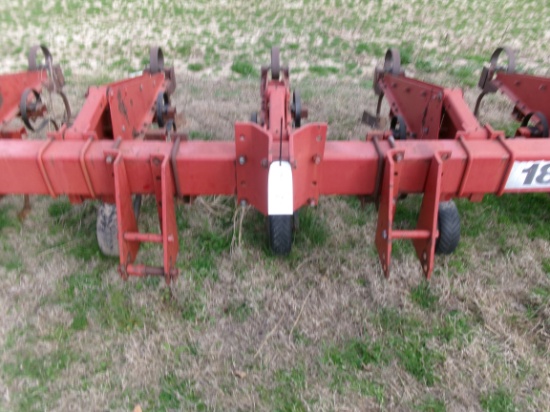 Case-IH 1830 8 row 30" S-Tine Cult