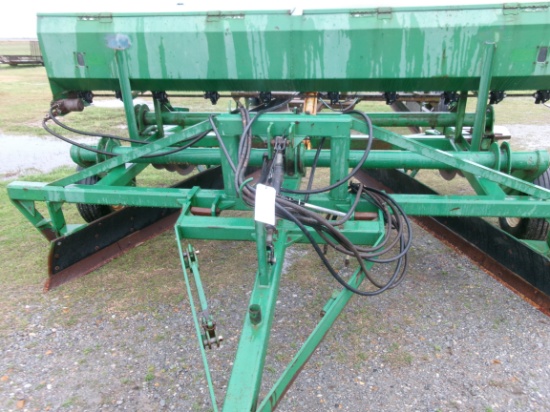 K & M Levee Squeezer w/Seeder