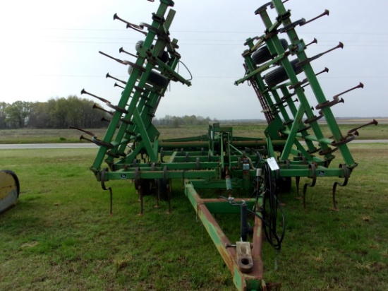John Deere 980 apx 29' S-Tine Cultivator
