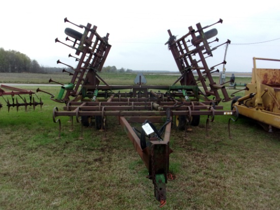 John Deere 960 apx 24' S-Tine Cultivator