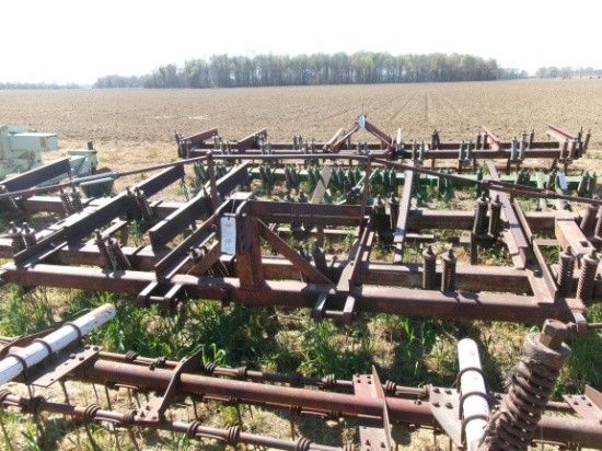 17 shank 3 pt Chisel Plow w/harrows