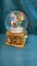 DONALD AND DAISY DUCK SNOW GLOBE