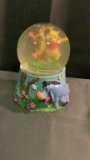 WINNIE THE POOH SNOW GLOBE