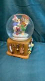 DONALD AND DAISY DUCK SNOW GLOBE