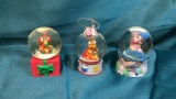 MINI WINNIE THE POOH SNOW GLOBES