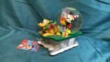 MICKEY MOUSE CHRISTMAS SNOW GLOBE