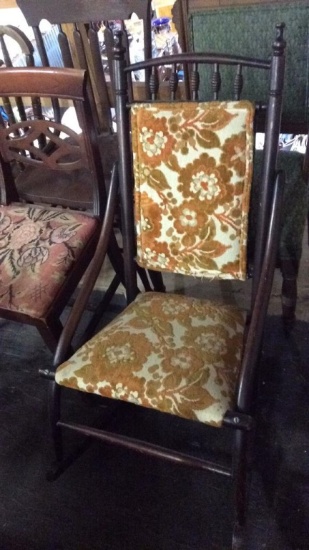 CHILDS ROCKING CHAIR